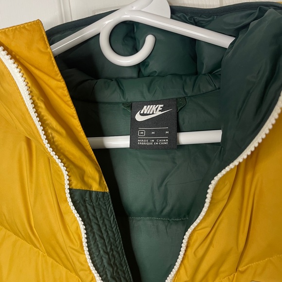 Nike Puffer Jacket - Picture 2 of 5